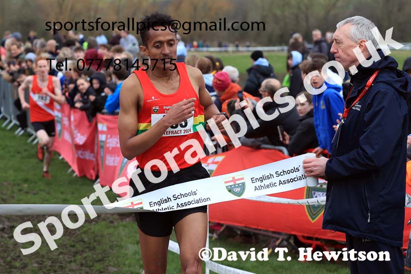 Senior Boys 2024 English Schools Cross Country Champs., Pontefract, March 16th.  Photo: David T. Hewitson/Sports for All Pics